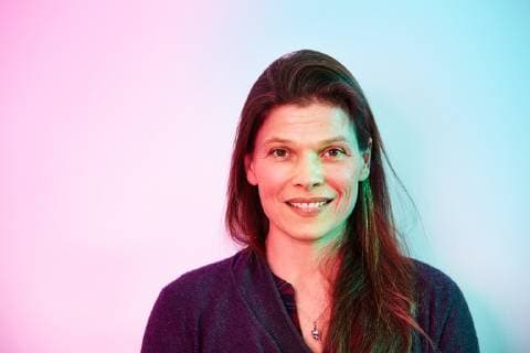 Porträt Dr. Stevie Meriel Schmiedel DEU, Deutschland, Hamburg, 25.01.2017: Dr. Stevie Meriel Schmiedel, Initiatorin und Vorstandsvorsitzende von Pinkstinks Germany e.V. *** Portrait Dr Stevie Meriel Schmiedel DEU Germany Hamburg 25 01 2017 Dr Stevie Meriel Schmiedel Initiator and CEO of Pinkstinks Germany e V