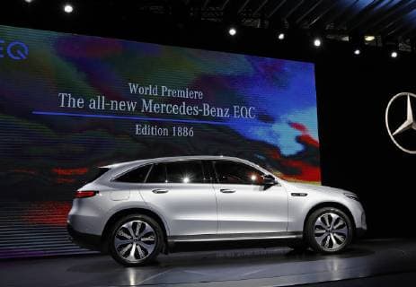 News Bilder des Tages The new 2019 Mercedes Benz EQC on display at the Mercedes Benz pavilion at the at the 2019 New York International Auto Show at the Jacob K. Javits Convention Center in New York City on April 17, 2019. The first New York Auto Show was held in 1900 and it was the first auto show ever held in North America. About 1 million visitors are expected to attend the show. .  NYP201904171023 PETERxFOLEY