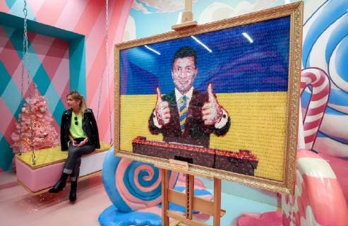 ST PETERSBURG, RUSSIA - APRIL 18, 2019: A 15kg picture showing a likeness of Ukraine s presidential candidate Volodymyr (Vladimir) Zelensky with the national Ukrainian colours behind, made from some 3,000 Roshen sweets, is on display at Sladky (Sweet) Museum at Nevsky Prospekt in St Petersburg; Roshen is a confectionery corporation owned by Ukraine s incumbent president Poroshenko who is also taking part in the 2019 Ukrainian presidential election. Alexander Demianchuk TASS  TS0A8A12