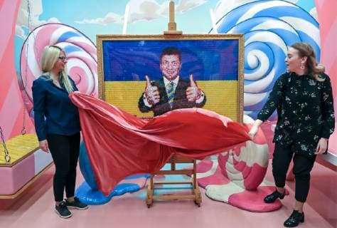 ST PETERSBURG, RUSSIA - APRIL 18, 2019: Unveiling a 15kg picture showing a likeness of Ukraine s presidential candidate Volodymyr (Vladimir) Zelensky made from some 3,000 Roshen sweets at Sladky (Sweet) Museum at Nevsky Prospekt in St Petersburg; Roshen is a confectionery corporation owned by Ukraine s incumbent president Poroshenko who is also taking part in the 2019 Ukrainian presidential election. Alexander Demianchuk TASS  TS0A8A15
