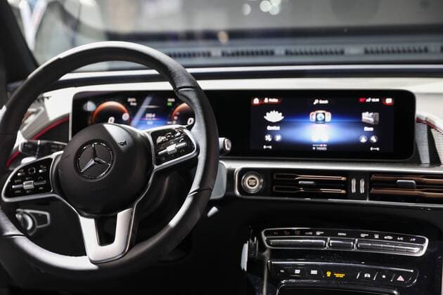 (190419) -- NEW YORK, April 19, 2019 (Xinhua) -- The interior of electronic powered new Mercedes-Benz EQC Edition 1886 is seen during the media preview of the 2019 New York International Auto Show in New York, the United States, April 17, 2018. The 2019 New York International Auto Show will be open to public on Friday. (Xinhua Wang Ying) UNITED STATES-NEW YORK-INTERNATIONAL AUTO SHOW-MEDIA PREVIEW 