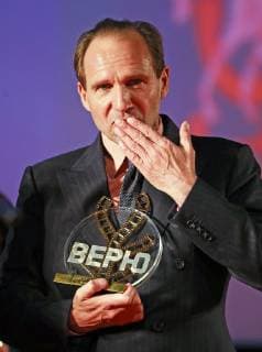 Entertainment Bilder des Tages MOSCOW, RUSSIA - APRIL 19, 2019: English actor and film director Ralph Fiennes, who has received the Konstantin Stanislavski Award I Believe , during a screening of his drama film about ballet dancer Rudolf Nureyev titled The White Crow as part of the 41st Moscow International Film Festival at Karo 11 Oktyabr Cinema. Mikhail Tereshchenko TASS  TS0A8DBE