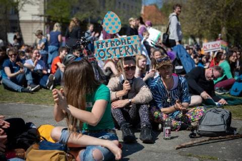 FridaysForFuture climate strike picnic More than 500 people take part in a climate strike picnic on Good Friday in Berlin Picnic for more climate protection Demonstrators demand that the goals of the Paris climate agreement be adhered to and that global warming be limited to 1 5 degrees The model for the strikers is th
