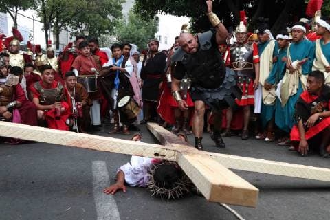 Mexiko, jährliche Passionsspiele in Iztapalapa April 19, 2019 - EUM20190419REL09.JPG .CIUDAD DE MEXICO. ReligionReligion-Viacrucis.- 19 de abril de 2019. Aspectos de la escenificacion 176 de la Pasion de Cristo en Iztapalapa, como parte de la tradicion catolica de Semana Santa. Foto: Agencia EL UNIVERSALCarlos MejiaEELG  - ZUMAu78_ 20190419_zaf_u78_022 Copyright: xElxUniversalx