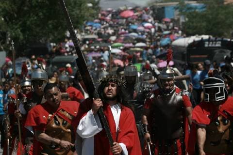 Mexiko, jährliche Passionsspiele in Iztapalapa April 19, 2019 - Ciudad JuaRez, Chihuahua, Mexico - EUM20190419REL23.JPG .CIUDAD JUÃREZ, Chih. ReligionReligion-Viacrucis.- 19 de abril de 2019. Aspectos de la representacion del Viacrucis organizado por la Parroquia de Santa Maria de la Montana, que se ha llevado a cabo por 24 anos consecutivos. Foto: Agencia EL UNIVERSALEELG Ciudad JuaRez México  - ZUMAu78_ 20190419_zaf_u78_045 Copyright: xElxUniversalx