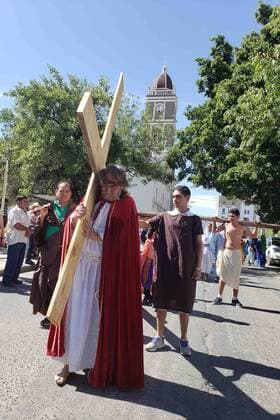 Mexiko, jährliche Passionsspiele in Iztapalapa April 19, 2019 - EUM20190419REL26.JPG .CIUDAD VICTORIA, Tamps. ReligionReligion-Viacrucis.- 19 de abril de 2019. Por 43 anos consecutivos, el abogado Jose Luis Rodriguez interpreta a Jesus en el Viacrucis de Ciudad Victoria, Tamaulipas. Sobre su permanencia en esta personificacion, comenta que lo considero como un misterio de fe. He resentido mi salud, llevo dos infartos, pero a mi edad continuo aqui . Foto: Agencia EL UNIVERSALEELG  - ZUMAu78_ 20190419_zaf_u78_046 Copyright: xElxUniversalx