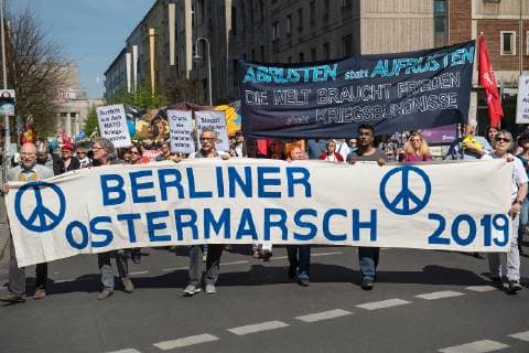 About a thousand opponents of armam Copyright: epd-bild ChristianxDitsch EDITORIAL USE ONLY