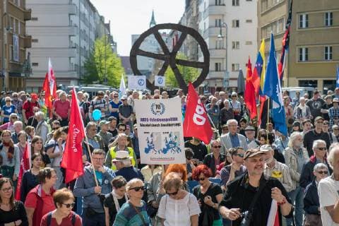 About a thousand opponents of armam Copyright: epd-bild ChristianxDitsch EDITORIAL USE ONLY