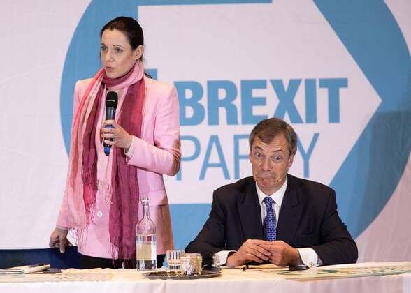 News Themen der Woche KW16 News Bilder des Tages April 20, 2019 - Nottingham, NOTTS, UK - Nottingham, UK. Brexit Party rally. ANNUNZIATA REES-MOGG with NIGEL FARAGE at the Brexit Party rally held at the Albert Hall Conference Centre, Nottingham. Nottingham UK  - ZUMAl94_ 20190420_zaf_l94_031 Copyright: xDavexWarrenx