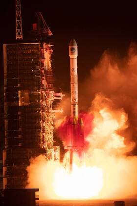 News Themen der Woche KW16 News Bilder des Tages (190421) -- XICHANG, April 21, 2019 (Xinhua) -- China sends a new satellite of the BeiDou Navigation Satellite System (BDS) into space from the Xichang Satellite Launch Center in Xichang, southwest China s Sichuan Province, April 20, 2019. (Xinhua Guo Wenbin) CHINA-XICHANG-NEW BEIDOU SATELLITE-LAUNCH (CN) 