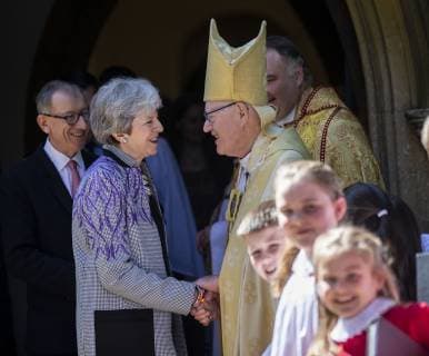 Entertainment Bilder des Tages . 21 04 2019. Maidenhead, United Kingdom. Easter Sunday Church Service. Prime Minister Theresa May attends the the traditional Easter Service at her local church and spoke to with the former Archbishop of Canterbury Lord Carey after the service.  xi-Imagesx IIM-19589-0010