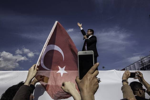 News Themen der Woche KW16 News Bilder des Tages April 21, 2019 - Istanbul, Turkey - Istanbul s new mayor Ekrem Imamoglu speaks during a rally to celebrate his March 31 election in Istanbul on 21April 2019 Istanbul Turkey  - ZUMAn230 20190421_zaa_n230_151 Copyright: xEmrahxOprukcux