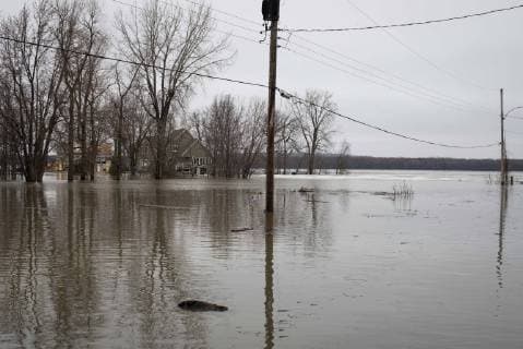 April 21, 2019 - Rigaud, Quebec, Canada - Flooding caused by rain and rising rivers. With evacuation orders in place, hundreds of homes are at risk. Rigaud Canada  - ZUMA 39978041st Copyright: xGilesxCampbellx