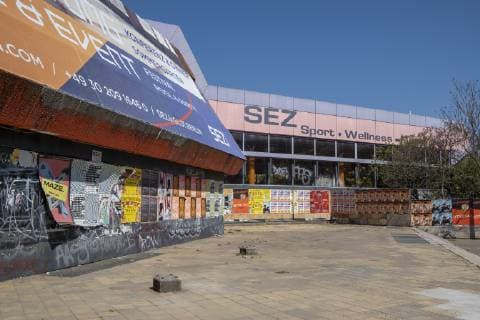 Leerstehendes ehemliges Sport- und Freizeitzentrum (SEZ) an der Landsberger Allee in Berlin-Prenzlauer Berg snapshot-photography R.Price *** Vacant former sports and leisure center SEZ at Landsberger Allee in Berlin Prenzlauer Berg snapshot photography R Price