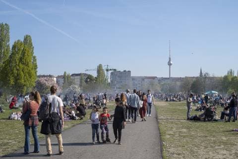 Visitors on sunny Easter Sunday in the Berlin Mauerpark between the districts Wedding and Prenzlauer Berg snapshot photography R Price