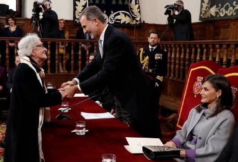 Uruguayan poet Ida Vitale (L) receives Miguel de Cervantes literature award by Spain s King Felipe VI (C), next to Spain s Queen Letizia (R) during the awarding ceremony at Alcala de Henares University, in Alcala de Henares, outside Madrid, Spain, 23 April 2019. The prize, worth at 125,000 euro cash prize, is the most important award to literature in spanish and the awarding ceremony is held each 23 April to mark Miguel de Cervantes death date. Cervantes Literature awarding ceremony !ACHTUNG: NUR REDAKTIONELLE NUTZUNG!  Copyright: xBallesterosx GRAF5863 20190423-636916205105084097