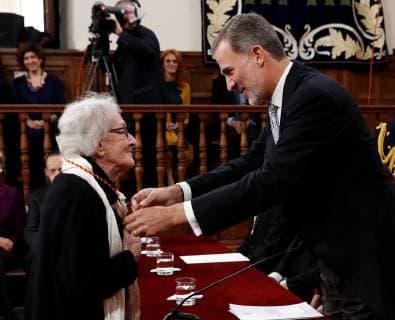 Uruguayan poet Ida Vitale (L) receives Miguel de Cervantes literature award by Spain s King Felipe VI (R) during the awarding ceremony at Alcala de Henares University, in Alcala de Henares, outside Madrid, Spain, 23 April 2019. The prize, worth at 125,000 euro cash prize, is the most important award to literature in spanish and the awarding ceremony is held each 23 April to mark Miguel de Cervantes death date. Cervantes Literature awarding ceremony !ACHTUNG: NUR REDAKTIONELLE NUTZUNG!  Copyright: xBallesterosx GRAF5879 20190423-636916208202381418