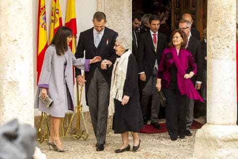 King Felipe VI of Spain, Queen Letizia, Uruguayan poet Ida Vitale and Vicepresident Carmen Calvo (r) during the Cervantes Literature Prize ceremony at the University of Alcala in Madrid on April 23, 2019.  (20190423021)