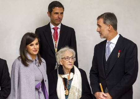 King Felipe VI of Spain, Queen Letizia and Uruguayan poet Ida Vitale (C) during the Cervantes Literature Prize ceremony at the University of Alcala in Madrid on April 23, 2019.  (20190423034)