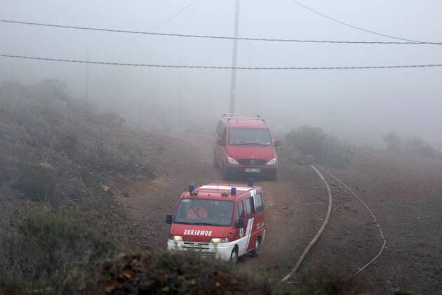 News Themen der Woche KW17 News Bilder des Tages Teneriffa, Frau und Kind aus Deutschland tot in Höhle aufgefunden Fire Brigade vehicles are seen during the searching operation of a German woman and her ten-year-old children who went missing the previous day after, in Adeje, Tenerife, Canary Islands, Spain, 24 April 2019. Spanish Civil Guard has found the bodies of the woman and the minor during an search operation that started after another five-year-old son was found wandering in the zone, after what the father and husband, also of German origins, was arrested at his residence. Civil Guard find the bodies of a German woman and her children in Adeje !ACHTUNG: NUR REDAKTIONELLE NUTZUNG!  Copyright: xCristóbalxGarcíax GRAFCAN2832 20190424-636917221374779401