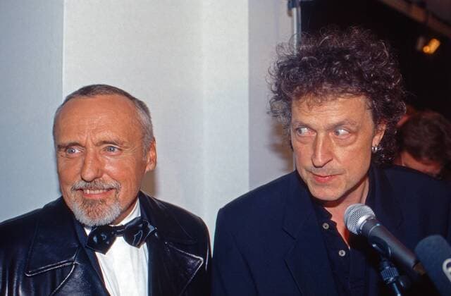 Wolfgang Niedecken Kölschrocker Wolfgang Niedecken (rechts) trifft Dennis Hopper in Düsseldorf, Deutschland 1999. Cologne rock singer Wolfgang Niedecken (right) meets Dennis Hopper at Duesseldorf, Germany 1999. Copyright: WolfgangxKühn UnitedArchives102629