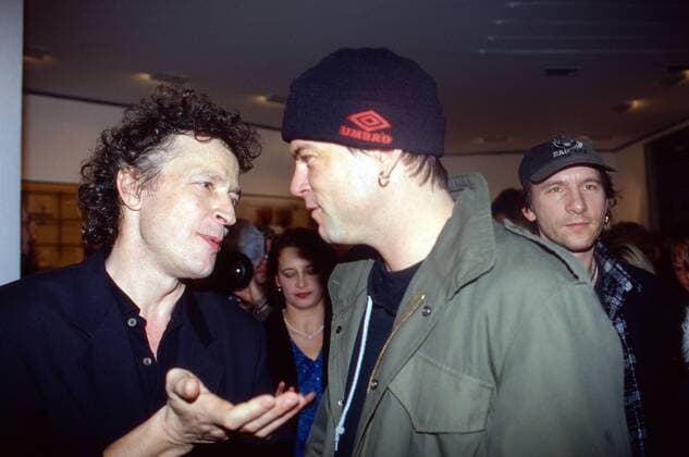 Campino Rheinisches Gipfeltreffen: Campino von den Toten Hosen im Gespräch mit Wolfgang Niedecken von BAP in Düsseldorf, Deutschland 1999. Rhenish meeting: Campino from the band Die Toten Hosen meets Wolfgang Niedecken of the band BAP at Duesseldorf, Germany 1999. Copyright: WolfgangxKühn UnitedArchives102632