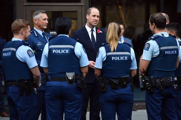 Entertainment Themen der Woche KW17 Entertainment Bilder des Tages Apr 25, 2019 - Christchurch, Canterbury, New Zealand - PRINCE WILLIAM meets with first responders to the March 15 mosque shootings which killed 50 people. The Duke of Cambridge also was scheduled to visit the Al Noor and Linwood mosques, the Christchurch Hospital and lay a wreath at the Canterbury Earthquake National Memorial, which is inscribed with the names of the 185 people who died in the 2011 quake. Christchurch New Zealand - ZUMAh13_ 20190425_sha_h13_802 Copyright: xNewxZealandxGovernment POOLx