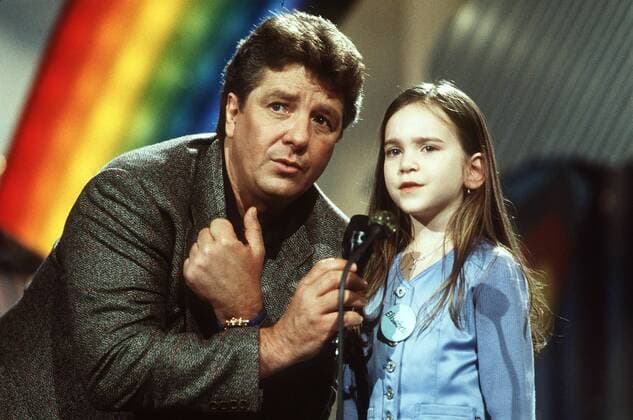 Aus Köln: Benefiz-Show zugunsten des Kinderhilfswerkes PLAN INTERNATIONAL. Moderation: MICHAEL SCHANZE (Foto), hier mit einem kleinen Mädchen in der Fernsehshow: Kinderquatsch mit Michael. Überschrift: KINDER DIESER WELT Copyright: KPA !AUFNAHMEDATUM GESCHÄTZT! UnitedArchives00856457