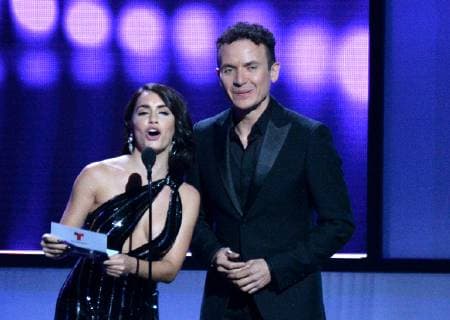 Fonseca (R) and Lali Esposito present an award onstage during the 26th annual Billboard Latin Music Awards at the Mandalay Bay Events Center in Las Vegas, Nevada on April 25, 2019.  LAV20190425406 JIMxRUYMEN