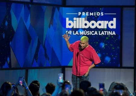 Puerto Rican Trap singer Bad Bunny holds his Social Media Artist of the Year award, during the twenty-first edition of the Billboard Latin Music Awards 2019, which takes place at the Mandalay Bay Hotel and Casino, in Las Vegas, Nevada, USA, 25 April 2019. Billboard Latin Music Awards 2019 !ACHTUNG: NUR REDAKTIONELLE NUTZUNG!  Copyright: xArmandoxArorizox AME5288 20190426-636918574976352139