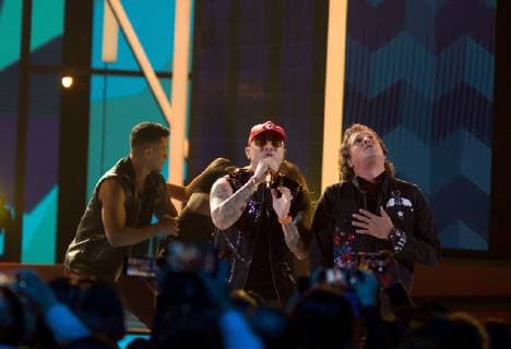 Puerto Rican singer Wisin (C) and Colombian singer Carlos Vives (R) perform on stage during the twenty-first edition of the Billboard Latin Music Awards 2019, which takes place at the Mandalay Bay Hotel and Casino, in Las Vegas, Nevada, USA, 25 April 2019. Billboard Latin Music Awards 2019 !ACHTUNG: NUR REDAKTIONELLE NUTZUNG!  Copyright: xArmandoxArorizox AME5297 20190426-636918580585184769