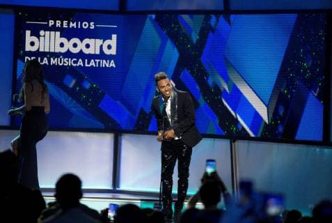 Puerto Rican singer Ozuna holds his Artist of the Year Award, during the twenty-first edition of the Billboard Latin Music Awards 2019, which takes place at the Mandalay Bay Hotel and Casino, in Las Vegas, Nevada, USA, 25 April 2019. Billboard Latin Music Awards 2019 !ACHTUNG: NUR REDAKTIONELLE NUTZUNG!  Copyright: xArmandoxArorizox AME5300 20190426-636918584901080747