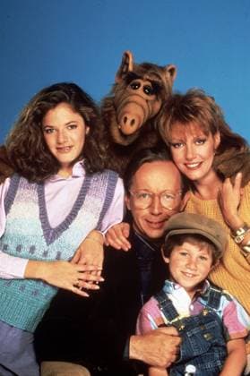 ALF Auf neuen Wegen USA 1988 Nick Havinga ALF und seine Family: ANDREA ELSON, MAX WRIGHT, ANNE SCHEDEEN, BENJI GREGORY Regie: Nick Havinga aka. Auf neuen Wegen ALF USA 1988 Copyright: KPA !AUFNAHMEDATUM GESCHÄTZT! Nur redaktionelle Nutzung im Zusammenhang mit dem Film. Editorial usage only and only related to the movie. Im Falle anderer Verwendungen, kontaktieren Sie uns bitte. For other uses, please contact us. UnitedArchives00648145