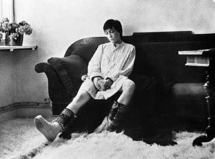 DIE ALLSEITIG REDUZIERTE PERSÖNLICHKEIT BRD 1977 Helke Sander HELKE SANDER als Edda Regie: Helke Sander DIE ALLSEITIG REDUZIERTE PERSÖNLICHKEIT BRD 1977 Copyright: KPA !AUFNAHMEDATUM GESCHÄTZT! Nur redaktionelle Nutzung im Zusammenhang mit dem Film. Editorial usage only and only related to the movie. Im Falle anderer Verwendungen, kontaktieren Sie uns bitte. For other uses, please contact us. UnitedArchives00648218
