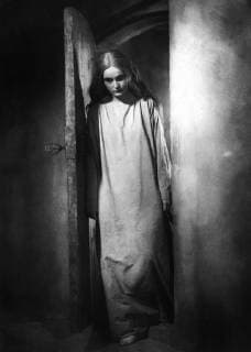 CAMILLA HORN (Gretchen) Regie: Friedrich Wilhelm Murnau aka. Faust - eine deutsche Volkssage FAUST Deutschland 1925 26 Copyright: KPA !AUFNAHMEDATUM GESCHÄTZT! Nur redaktionelle Nutzung im Zusammenhang mit dem Film. Editorial usage only and only related to the movie. Im Falle anderer Verwendungen, kontaktieren Sie uns bitte. For other uses, please contact us. UnitedArchives00666261
