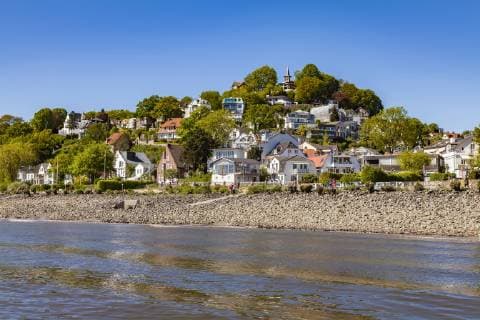 Germany, Hamburg, Blankenese, residential houses at the Elbe shore seen from the water  WDF05168
