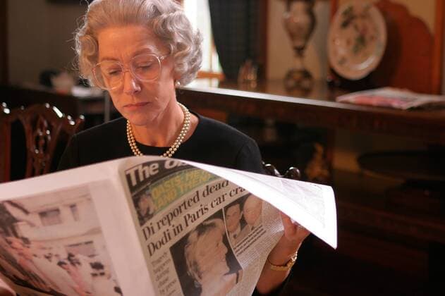 OSCARS. Beste Hauptdarstellerin. Preisträgerinnen 2001-2010 THE QUEEN The Queen GB France Italy 2006 Stephen Frears The Queen Queen Elisabeth II. (HELEN MIRREN) liest Zeitungsberichte über den Tod von Lady Di. Regie: Stephen Frears aka. The Queen THE QUEEN GB France Italy 2006 Copyright: KPA !AUFNAHMEDATUM GESCHÄTZT! Nur redaktionelle Nutzung im Zusammenhang mit dem Film. Editorial usage only and only related to the movie. Im Falle anderer Verwendungen, kontaktieren Sie uns bitte. For other uses, please contact us. UnitedArchives00679476