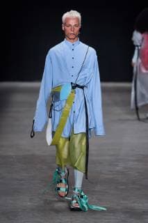 Sao Paulo Fashion Week - Model stirbt auf dem Catwalk SÃO PAULO, SP - 27.04.2019: SPFW N47 - Parade of the Ocksa brand, during SPFW N47 held in the ARCA space in São Paulo, SP. x1722372x  EduxAlpendre