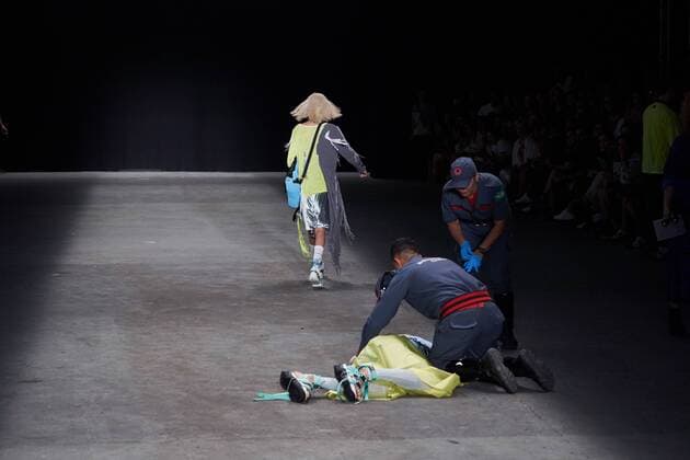 Entertainment Themen der Woche KW17 Entertainment Bilder des Tages Sao Paulo Fashion Week - Model stirbt auf dem Catwalk SÃO PAULO, SP - 27.04.2019: SPFW N47 - Model suffers an accident in the Ocksa brand parade, during SPFW N47 held in the ARCA space in São Paulo, SP. x1722374x  EduxAlpendre