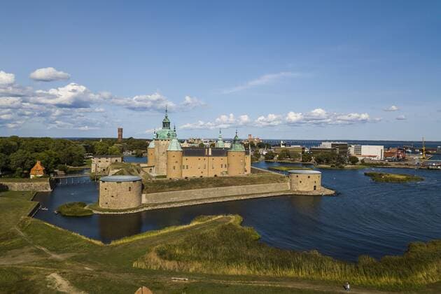 Sweden, Kalmar, Aerial of Kalmar castle  RUNF00943