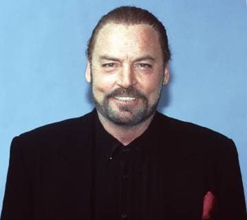 DIE GANG- Amy hat zunächst keine Aussichten auf die Stelle beim Hafenärztlichen Dienst, bis Bosco (STACY KEACH) etwas nachhilft. Er will sie in die Arme von Joe treiben - doch der weist sie zurück... Regie: Hajo Gies aka. 3.Liebeslied für eine Leiche DIE GANG Copyright: KPA !AUFNAHMEDATUM GESCHÄTZT! Nur redaktionelle Nutzung im Zusammenhang mit dem Film. Editorial usage only and only related to the movie. Im Falle anderer Verwendungen, kontaktieren Sie uns bitte. For other uses, please contact us. UnitedArchives00885823