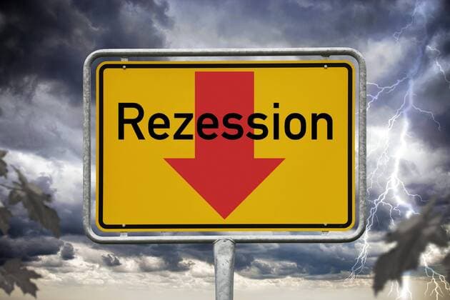 FOTOMONTAGE place-name sign recession ** NUR FUER REDAKTIONELLE ZWECKE ** EDITORIAL USE ONLY **
