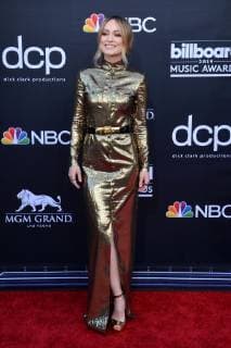 Olivia Wilde arrives for the 2019 Billboard Music Awards at the MGM Grand Garden Arena in Las Vegas, Nevada on May 1, 2019.  LAV20190501053 JIMxRUYMEN