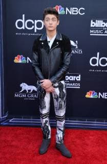 Asher Angel arrives for the 2019 Billboard Music Awards at the MGM Grand Garden Arena in Las Vegas, Nevada on May 1, 2019.  LAV20190501142 JIMxRUYMEN