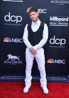 Bazzi arrives for the 2019 Billboard Music Awards at the MGM Grand Garden Arena in Las Vegas, Nevada on May 1, 2019.  LAV20190501170 JIMxRUYMEN