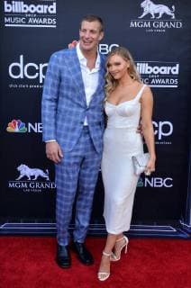 (L-R) Rob Gronkowski and Camille Kostek arrive for the 2019 Billboard Music Awards at the MGM Grand Garden Arena in Las Vegas, Nevada on May 1, 2019.  LAV20190501173 JIMxRUYMEN