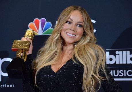 Mariah Carey appears backstage after winning the Icon award during the 2019 Billboard Music Awards at the MGM Grand Garden Arena in Las Vegas, Nevada on May 1, 2019.  LAV20190501214 JIMxRUYMEN