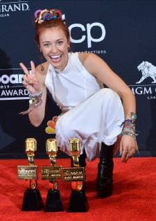 Lauren Daigle appears backstage after winning the awards for Best Christian Artist, Top Christian Album for Look Up Child, and Top Christian Song for You Say during the 2019 Billboard Music Awards at the MGM Grand Garden Arena in Las Vegas, Nevada on May 1, 2019.  LAV20190501221 JIMxRUYMEN