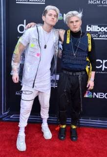 (L-R) Kyle Trewartha and Michael Trewartha of Grey arrive for the 2019 Billboard Music Awards at the MGM Grand Garden Arena in Las Vegas, Nevada on May 1, 2019.  LAV20190501262 JIMxRUYMEN