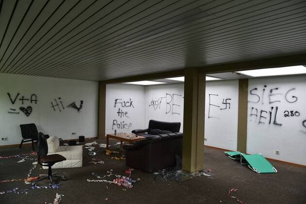 News Themen der Woche KW18 News Bilder des Tages Ein Drehort des saarländischen Tatorts ist in den vergangenen Tagen zum wiederholten Mal zu einem echten Tatort geworden. Mehrere Jugendliche haben das in einem leerstehenden Gebäude in Sulzbach untergebrachte Kommissariat verwüstet, hier Bilder von Donnerstag (2.5.2019). Auswirkungen auf die kommende Tatort-Folge des SR hat das allerdings nicht, so der SR. *** A film location of the Saarland crime scene has once again become a real crime scene over the past few days Several young people have devastated the police station housed in a vacant building in Sulzbach Pictures from Thursday 2 5 2019 Effects on the next crime scene The consequences of the SR, however, have not been as the SR bub